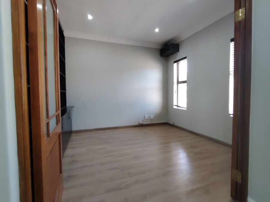 To Let 3 Bedroom Property for Rent in Jakarandas Western Cape